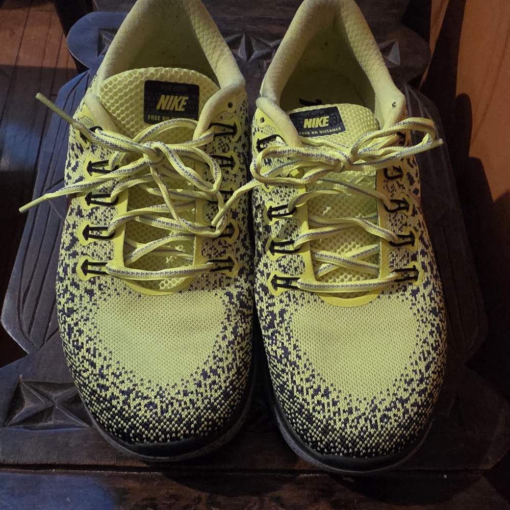 Nike Unisex Women 12 or Men 10 Yellow and Black Athletic Shoes